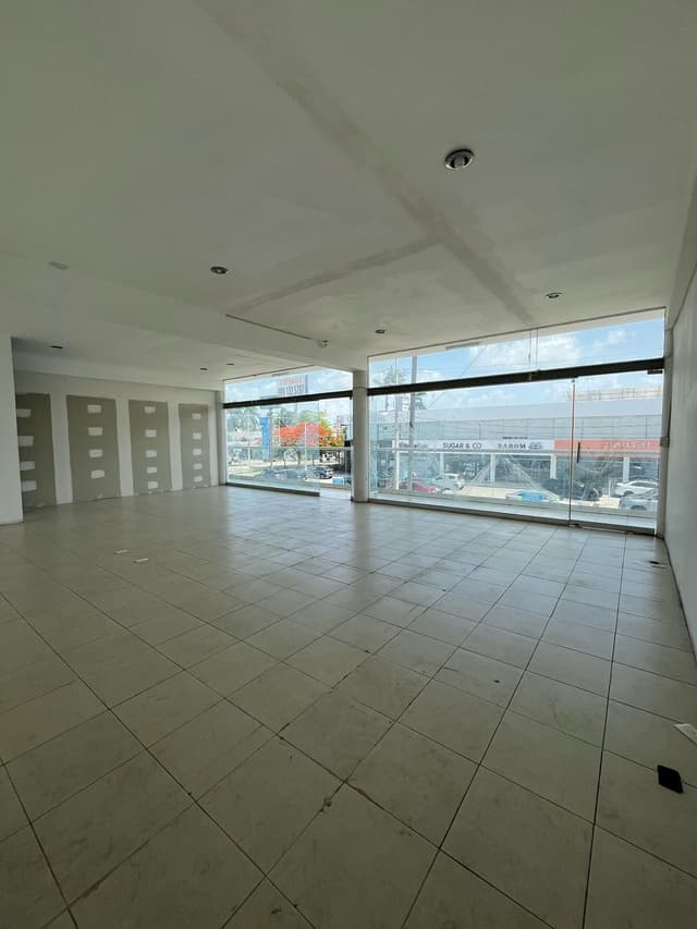 Renta de Local Comercial de 70 m2 en Planta Alta en San Ramón Norte