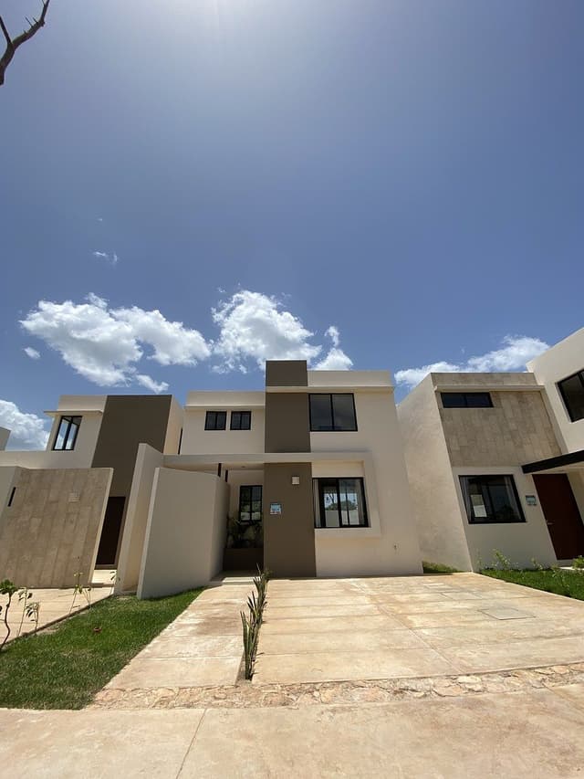 Venta de Casa en Conkal dentro de privada con amenidades