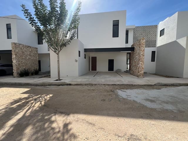 Venta de Casa de 2 Plantas en Dzitya Entrega Inmediata
