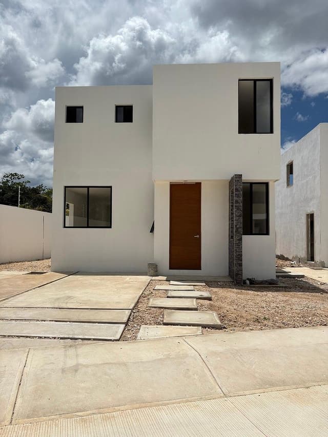 Venta de Casa en Conkal con caseta de Vigilancia y Amenidades