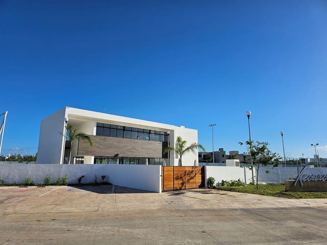 Venta de Terreno residencial en Xcanatún con amenidades