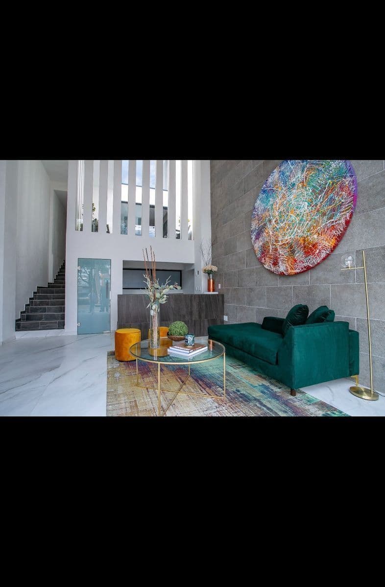 Gallery main