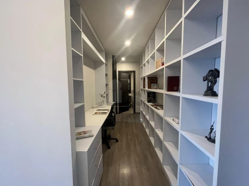 Gallery main