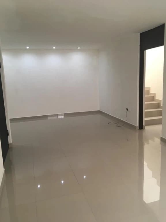 OFICINA EN RENTA  8 amplios privados + co-working