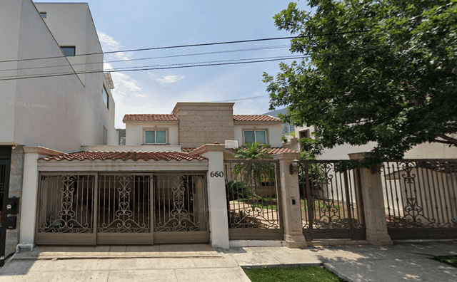 Preciosa casa en venta en Miguel de Cervantes Saavedra, Colinas de San Jerónimo, Monterrey, N.L.