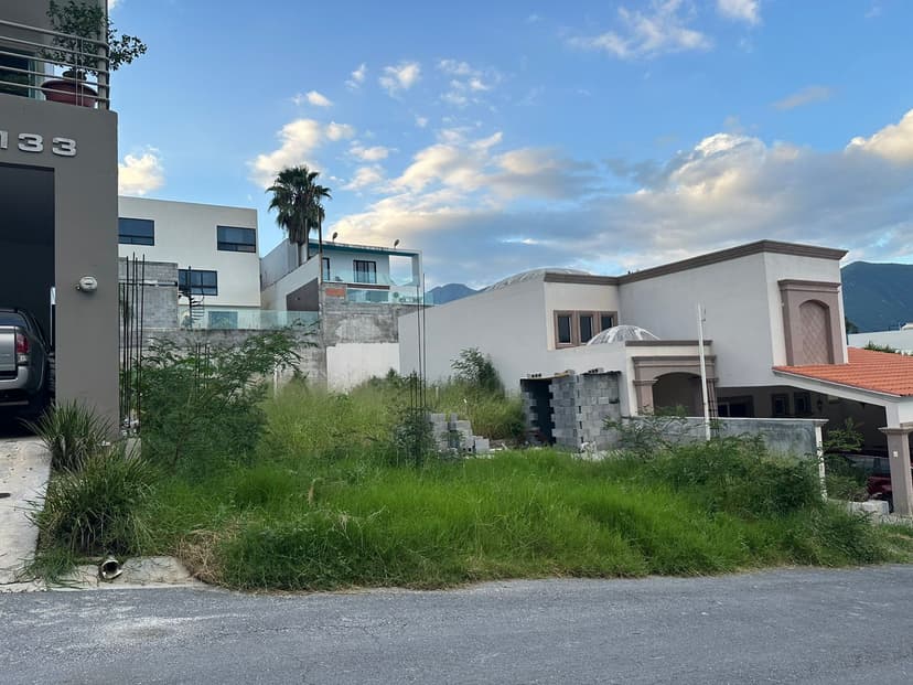 Terreno Plano en Venta en La Toscana en Carretera Nacional