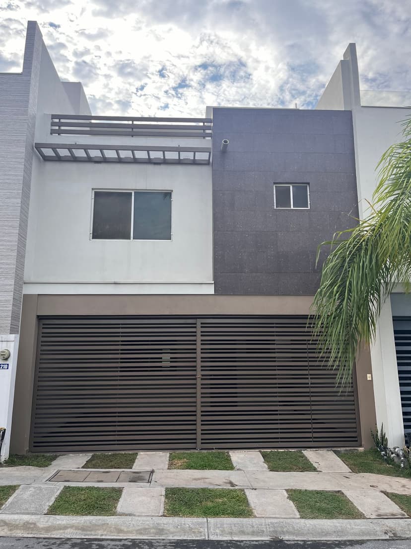 Casa Frente a Parque en Privadas de Cumbres