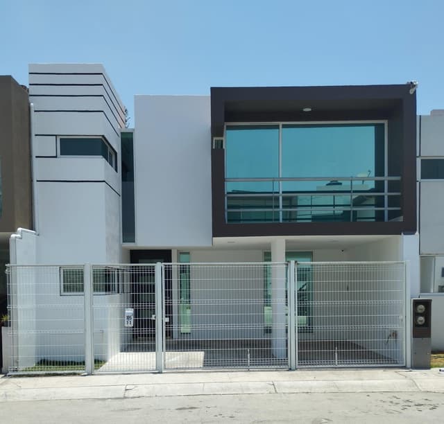 Casa Lista Para Habitar en Tranquila Privada Frente a Pitayas, BLVD Sta Catarina