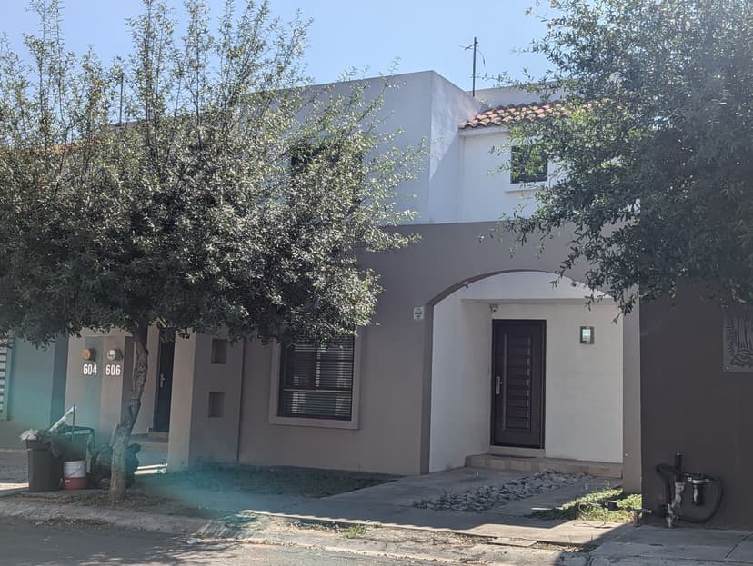 RENTA casa Las Lomas sector Bosques, García, N. L.