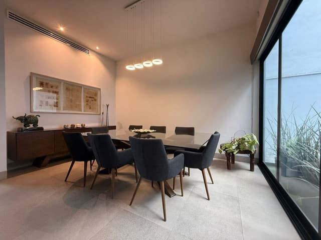 Casa en Venta en Catalonia, Dinastía