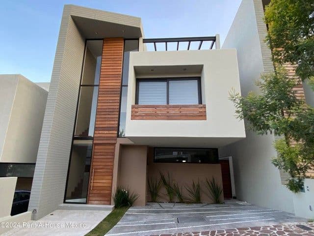 Casa en venta en ZIBATÁ, Querétaro. Cuatro recamaras con baño privado cada una