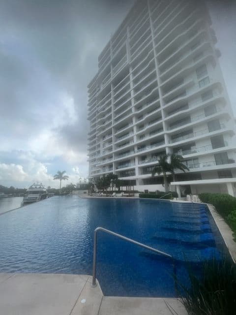 DEPARTAMENTO DE LUJO EN LA MEJOR UBICACION DE PUERTO CANCUN