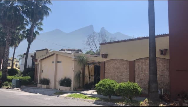 Casa en Venta Col. CONTRY  1er. Sec