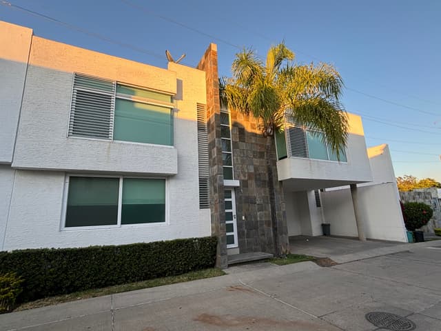 Casa renta Villas de asis