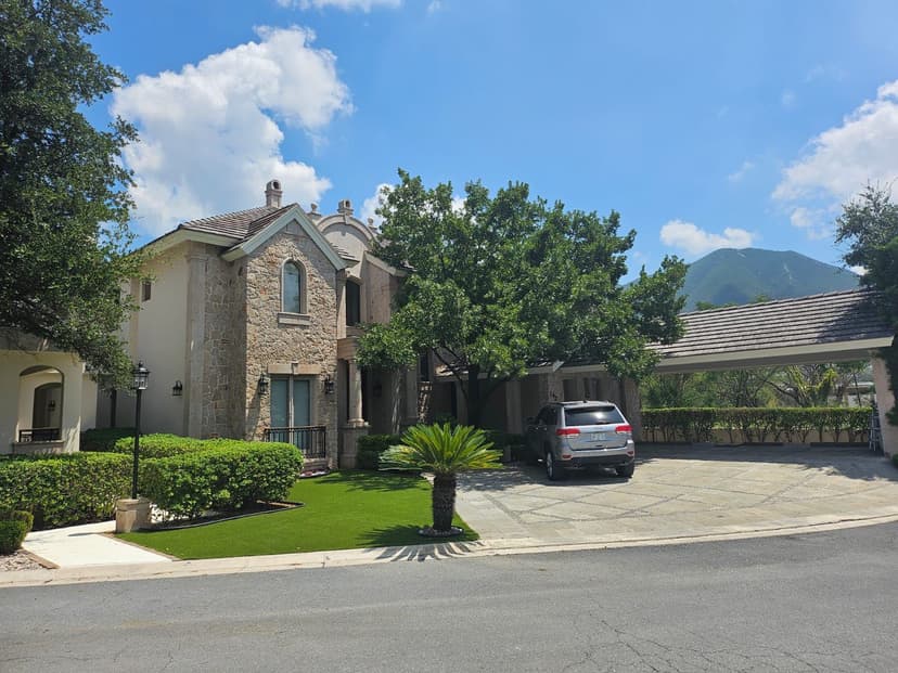 Casa amueblada en venta en La herradura con club de golf