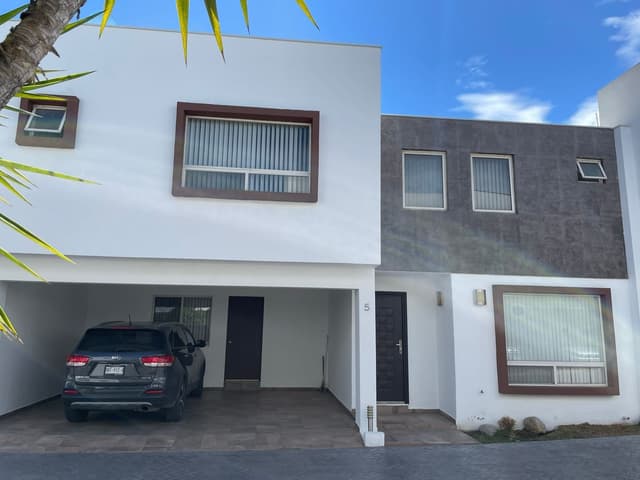 VENTA DE CASA EN FRACCIONAMIENTO PRIVADO AL SUR DE MONTERREY