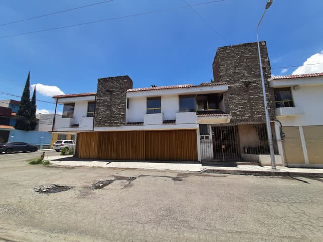 Venta de Propiedad: Casa ideal para Oficina, Notaría, Consultorios... en Ubicación Estratégica