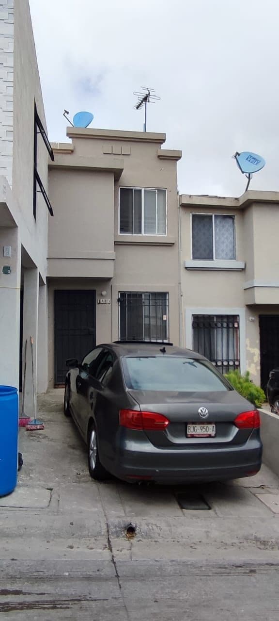 VENTA DE CASA EN DEL CEDRO TIJUANA, CON INFONAVIT.