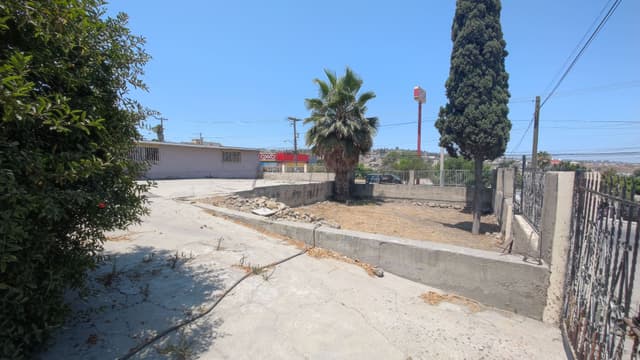 VENTA DE TERRENO EN ESQUINA CON EXCELENTE UBICACIÓN A 5 CUADRAS DE BLVD. DÍAZ ORDAZ, EN AVE. GARCÍA, FRACC. LOS REYES,