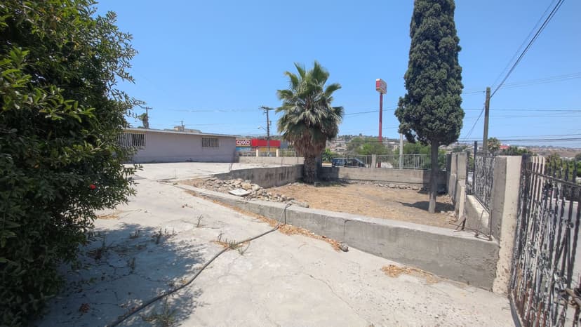VENTA DE TERRENO EN ESQUINA CON EXCELENTE UBICACIÓN A 5 CUADRAS DE BLVD. DÍAZ ORDAZ, EN AVE. GARCÍA, FRACC. LOS REYES,