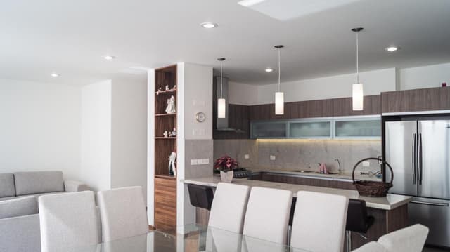 Casa en el Los Robles Residencial, Zona SUR ZAPOPAN  Acabados de Lujo con Recamara en Planta Baja