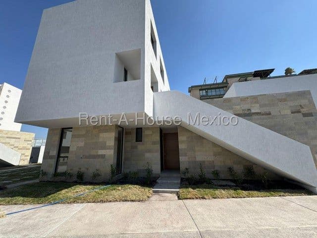 Departamento en venta en Cumbres del Lago, Querétaro. Con terreno excedente y jardin de 133 m2