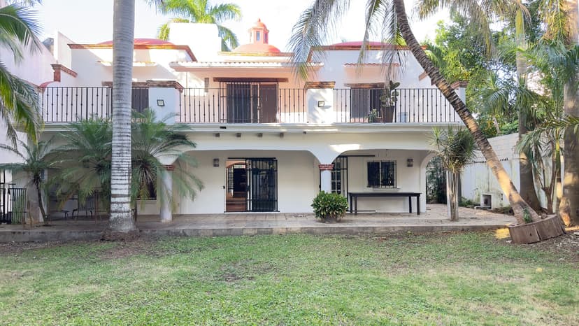 Venta casa colonial en Cancún av colegios