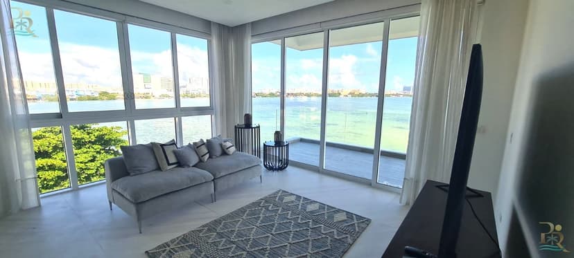 ¡Oportunidad única de vivir en el corazón de Cancún! Te presento este espectacular condominio de lujo en la prestigiosa