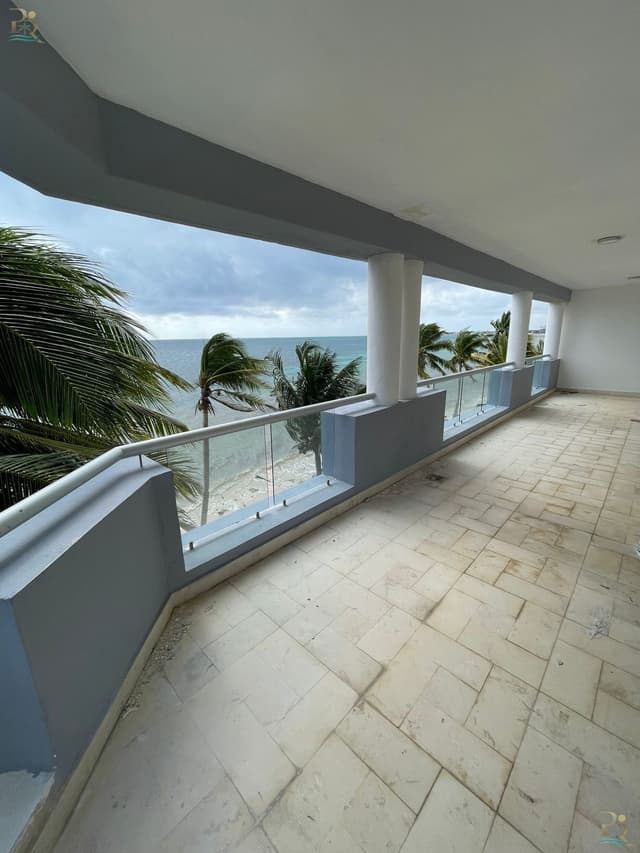 Lujoso Y Espacioso Apartamento Puerto Morelos, México Con Vista Espectacular Al Mar Caribe.