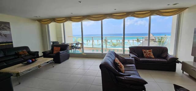 Departamento de rente con vista al océano y a la laguna con el Coco Bongo a 50 metros de distancia.