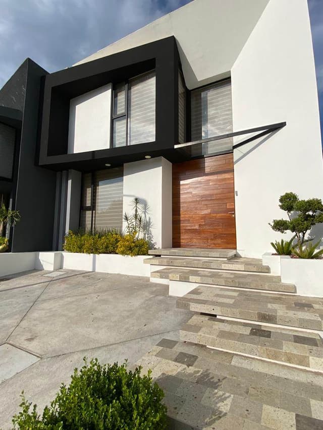 Excelente casa en venta en privado con acceso controlado en altozano.
