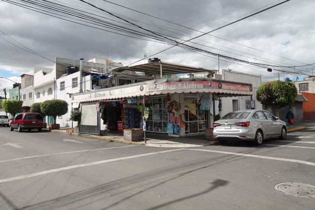CASA/EDIFICIO COMERCIAL EN AV 4 COL. PUEBLA