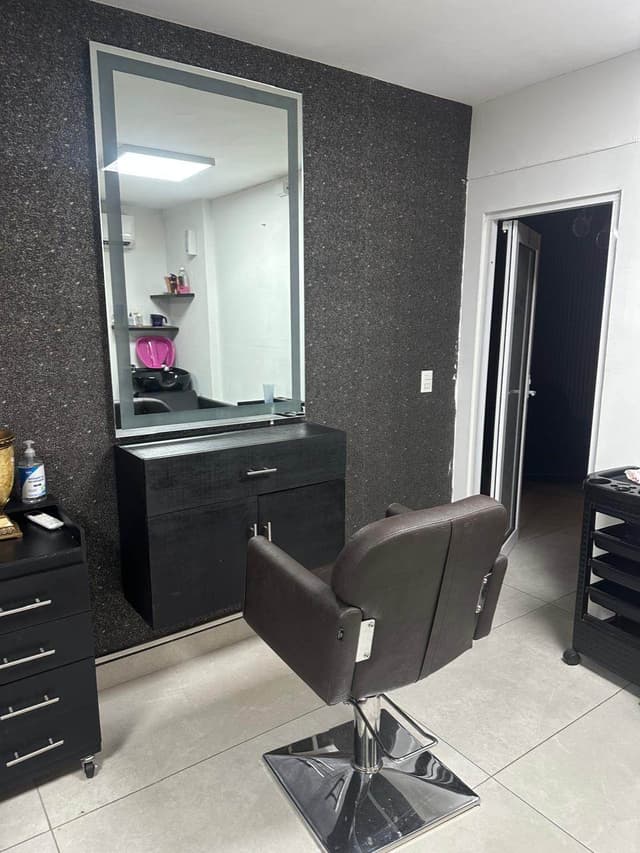 Se renta local amueblado