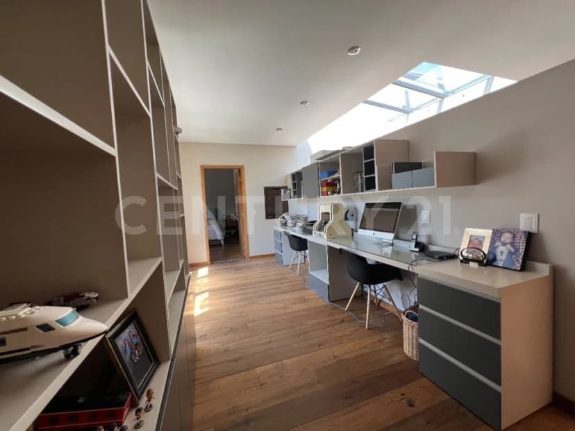 Gallery main