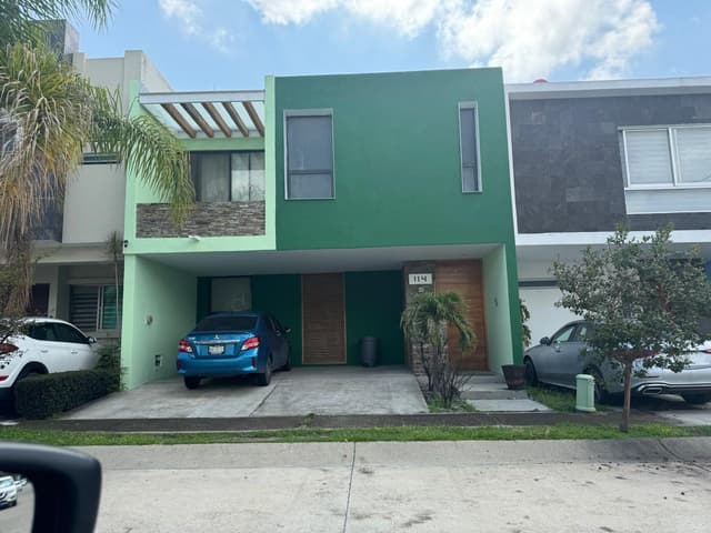 Moderna casa de 3 niveles  en LA Cima, Zapopan