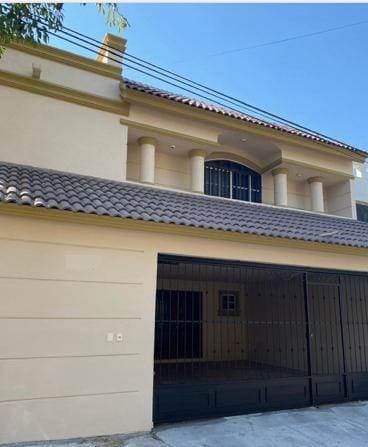 Hermosa casa en venta Lagos del Bosque