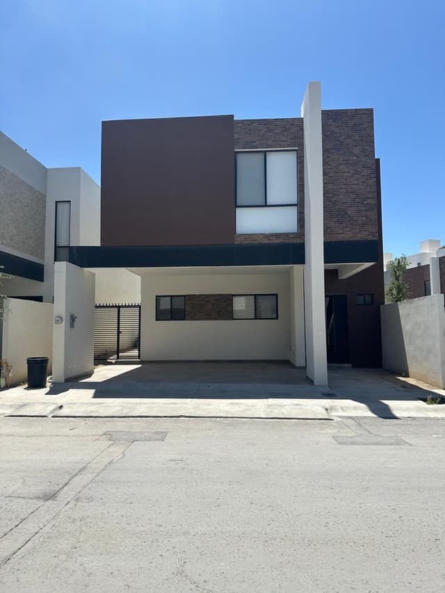 De vende casa en Alyssa Fracc Privado con alberca