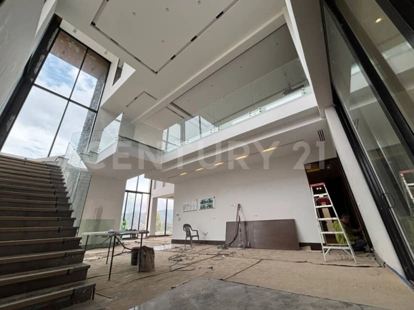 Gallery main