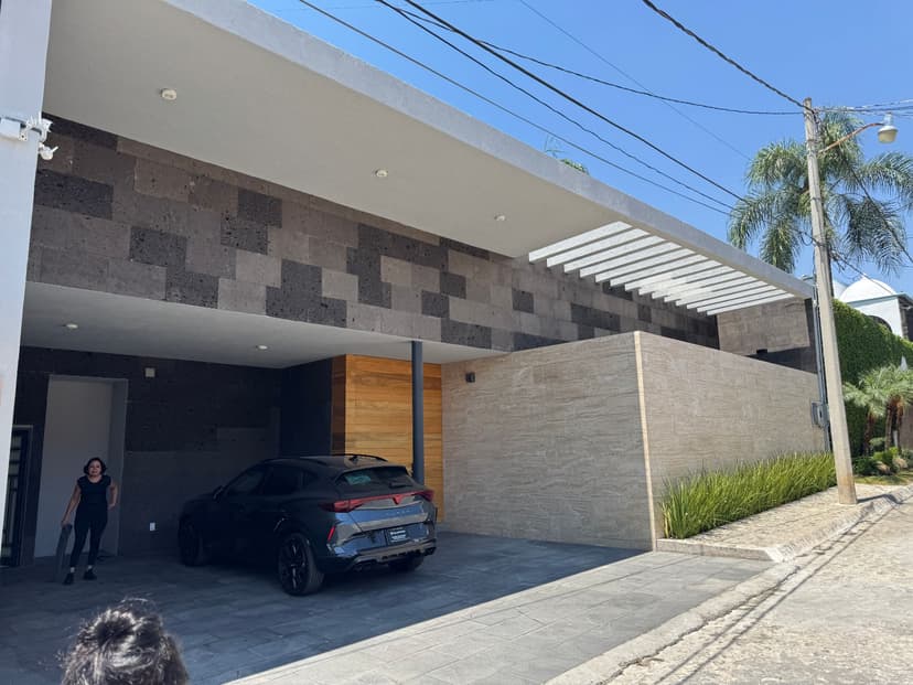 Residencia en venta en Vista Hermosa Cuernavaca – Zona Dorada con alberca y jardín