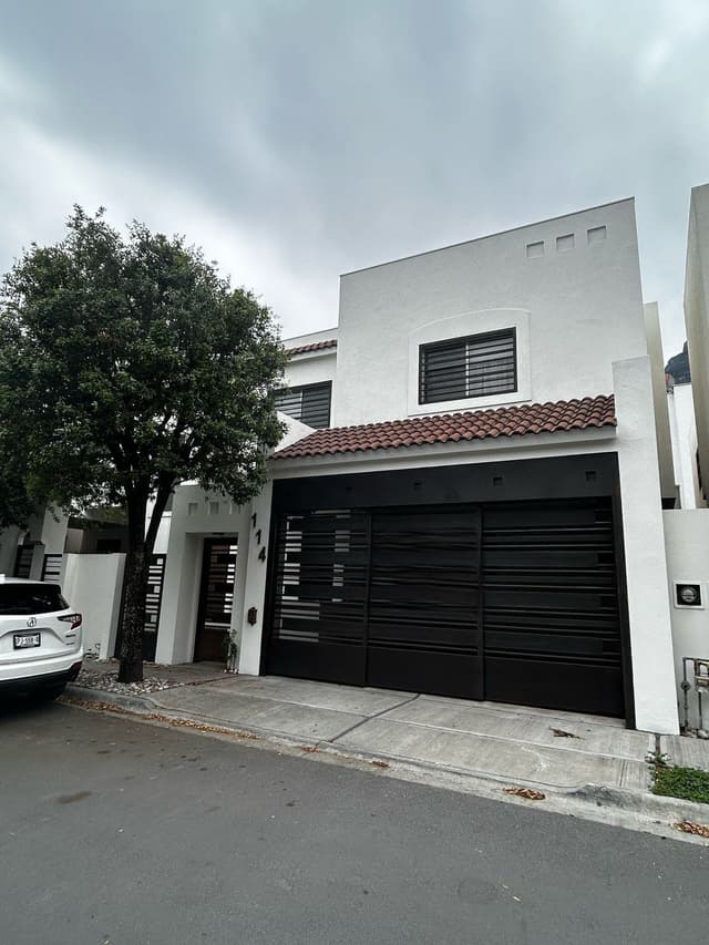 CASA EN VENTA BOSQUES DE LAS CUMBRES CR0061