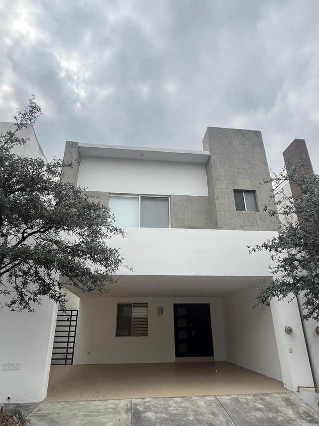 CASA RENTA EN CUMBRES SAN AGUSTIN