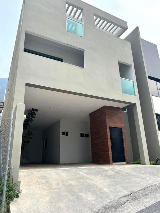 Renta de casa en zona sur monterrey - carretera nacional
