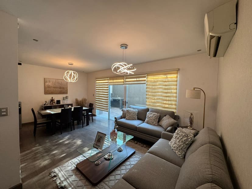 CASA EN VENTA CUMBRES ALLEGRO CH0409