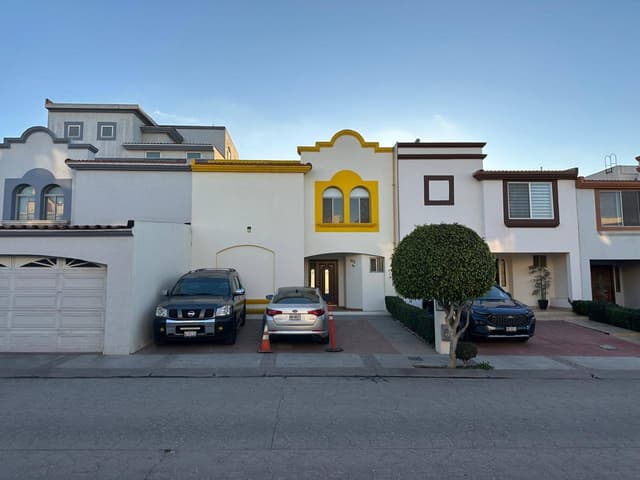 Venta de Casa en Colinas de Chapultepec en hermosa privada