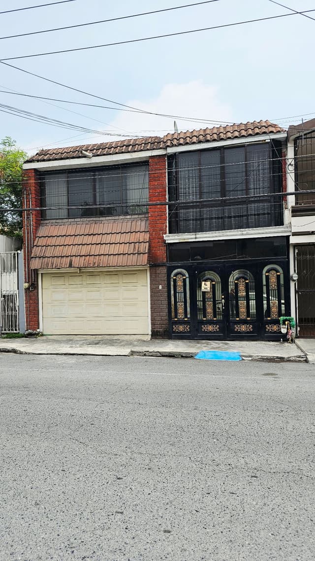 CASA EN VENTA MITRAS NORTE MM0062