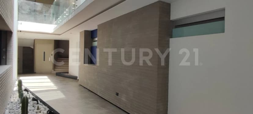 Gallery main