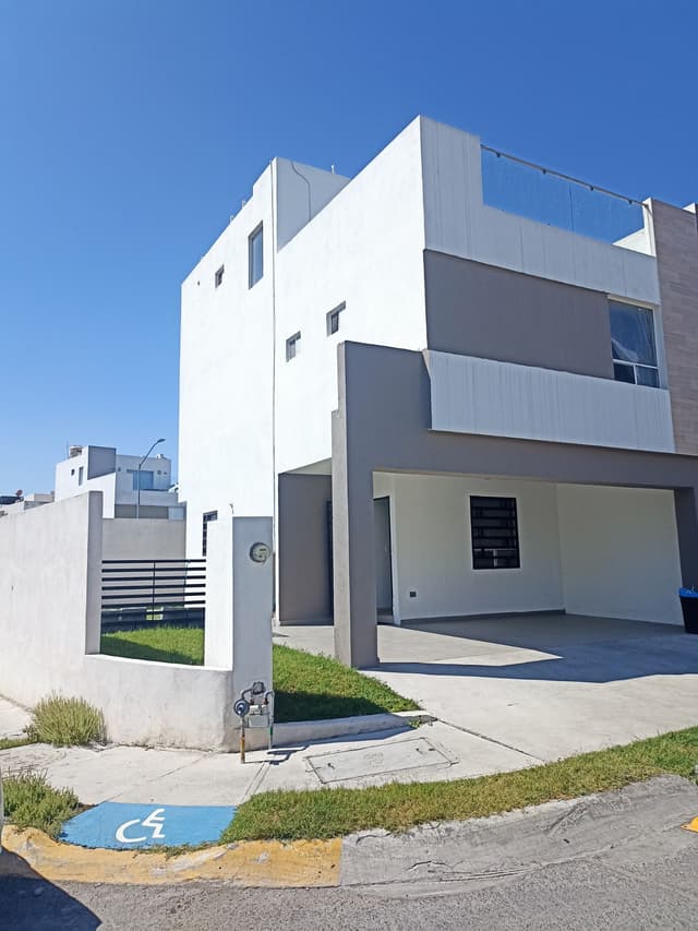 Se renta casa amueblada en fraccionamiento privado en Apodaca