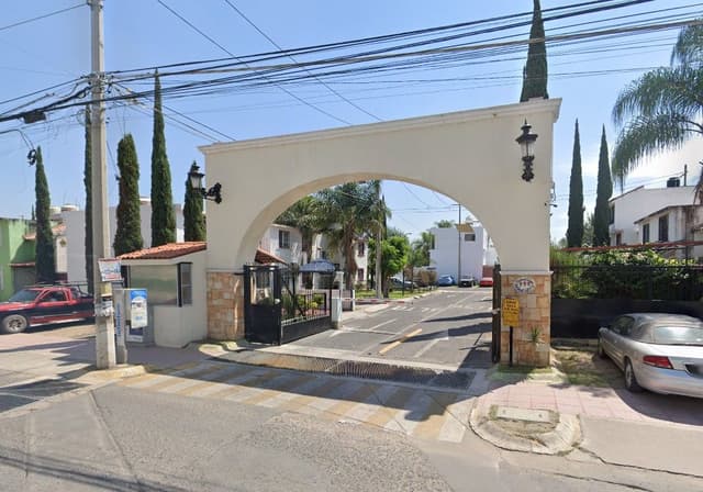 JVV- REMATE DE CASA EN LOS OLIVOS, TLAQUEPAQUE A UN EXCELENTE PRECIO.