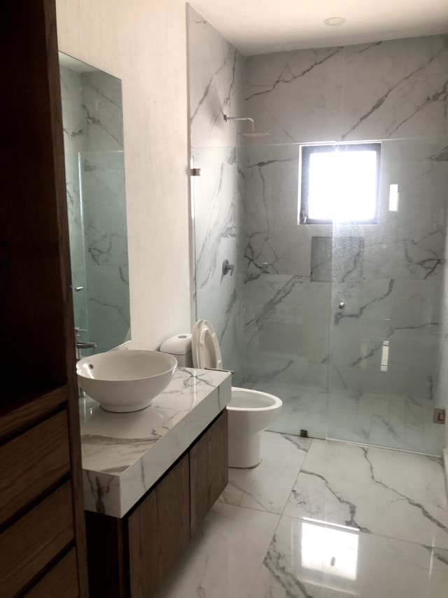 Moderna residencia con alberca en Villa Verona , 6 rec, 7 baños