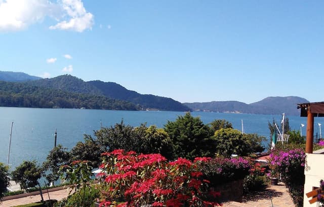 JVV- REMATE DE CASA EN VALLE DE BRAVO, MONTE ALTO, EDO MEX.